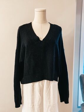 American Eagle Outfitters Black V-Neck Knit Sweater